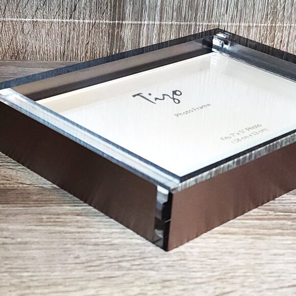 New Tizo Design 5x7 Silver Block Lucite Acrylic Picture Frame - Picture 5 of 7